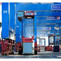 3321_0916 Containertransport mit einem Portalhubwagen unter den Containerbrücken Burchardkai. | Container Terminal Burchardkai CTB